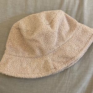 BEIGE BUCKET HAT